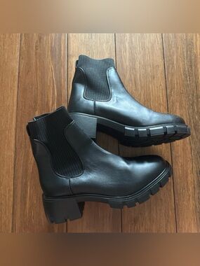 Steve Madden Hayle Black Chunky Platform Chelsea Boots Size 10 NWOT